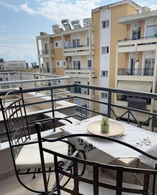 La Vie Est Belle Apartment Kavála Luaran gambar