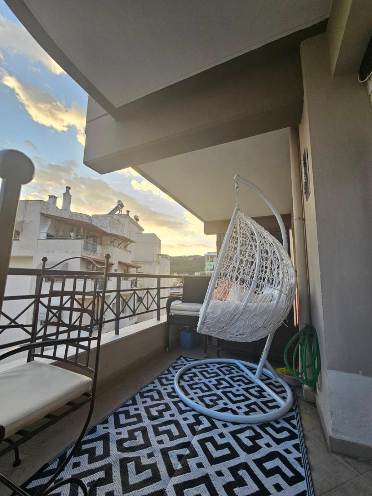 La Vie Est Belle Apartment Kavála Luaran gambar